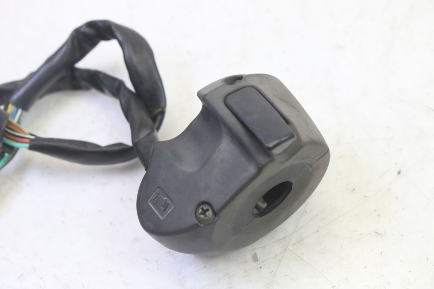 photo de LINKS SCHALTER ADIVA AD3 300 (2014 - 2020) - Technische Nahaufnahme