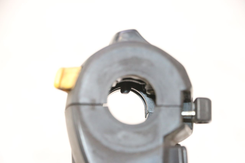 photo de LINKER LENKER SUZUKI BURGMAN 125 (2007 - 2014) - Detailansicht des Bauteils
