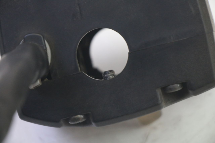 photo de LINKS SCHALTER SUZUKI BURGMAN EXECUTIVE ABS 650 (2006 - 2012) - Details der Befestigungspunkte