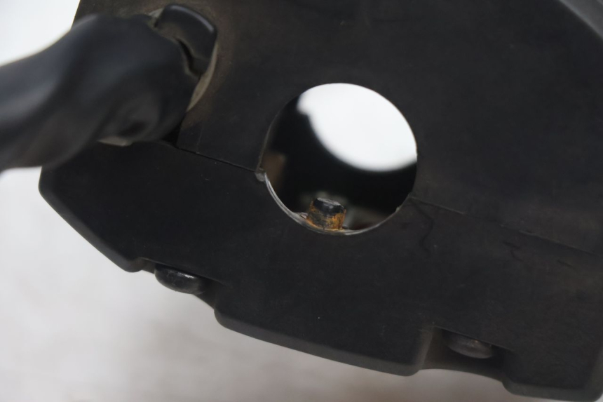 photo de LINKS SCHALTER SUZUKI BURGMAN EXECUTIVE ABS 650 (2006 - 2012) - Details der Befestigungspunkte