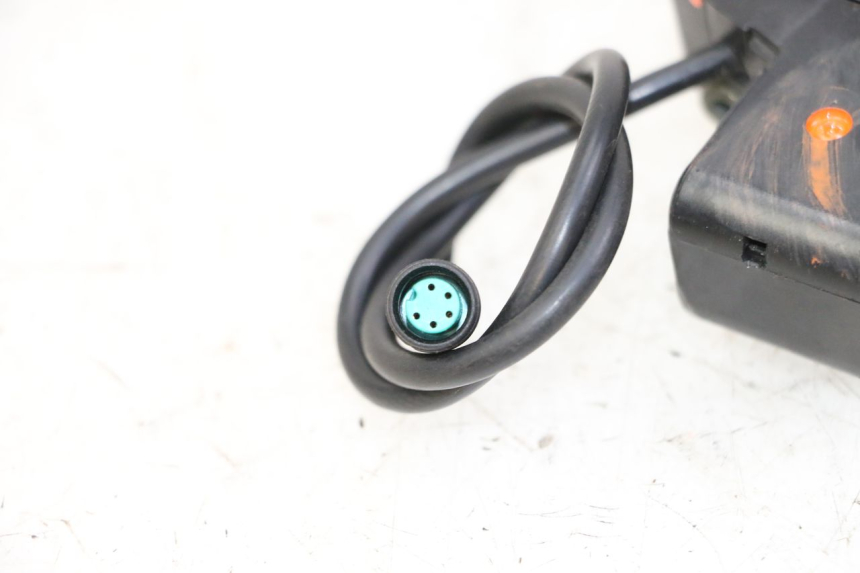 photo de LINKS SCHALTER URBANGLIDE E-CROSS PRO 1 - Zoom auf Gebrauchszustand