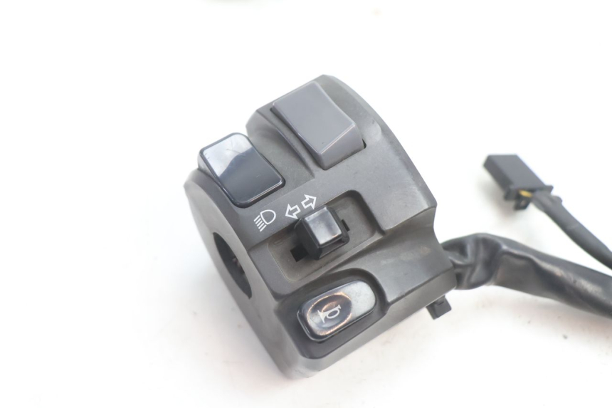photo de LINKS SCHALTER YAMAHA FJR 1300 (2001 - 2005) - Detailansicht des Bauteils