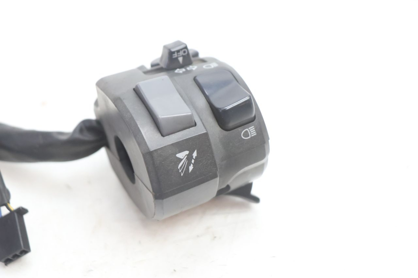 photo de LINKS SCHALTER YAMAHA FJR 1300 (2001 - 2005) - Alternative Perspektive