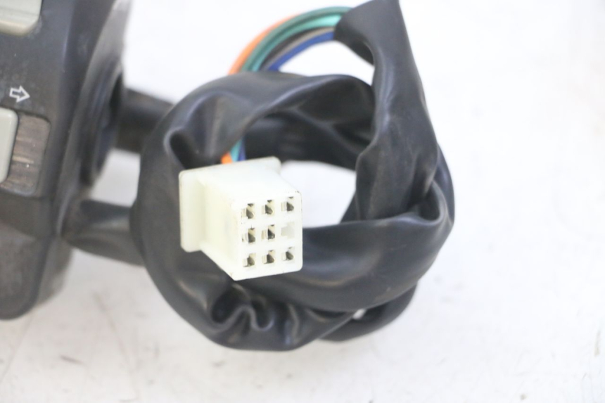 photo de LINKS KOMMUTATOR VENESI FLY RETRO 4T 50 (2020 - 2025) - Details der Befestigungspunkte