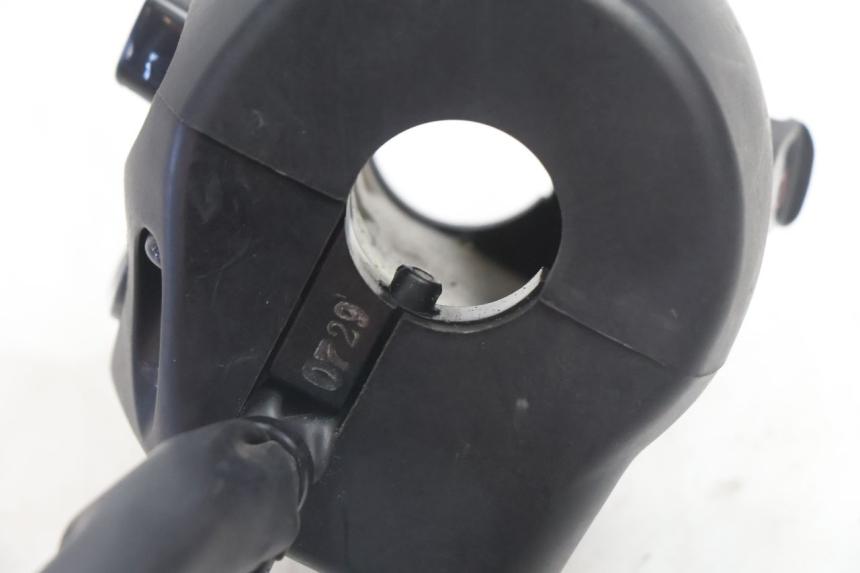 photo de LINKS SCHALTER YAMAHA FZ8 800 (2010 - 2016) - Details der Befestigungspunkte