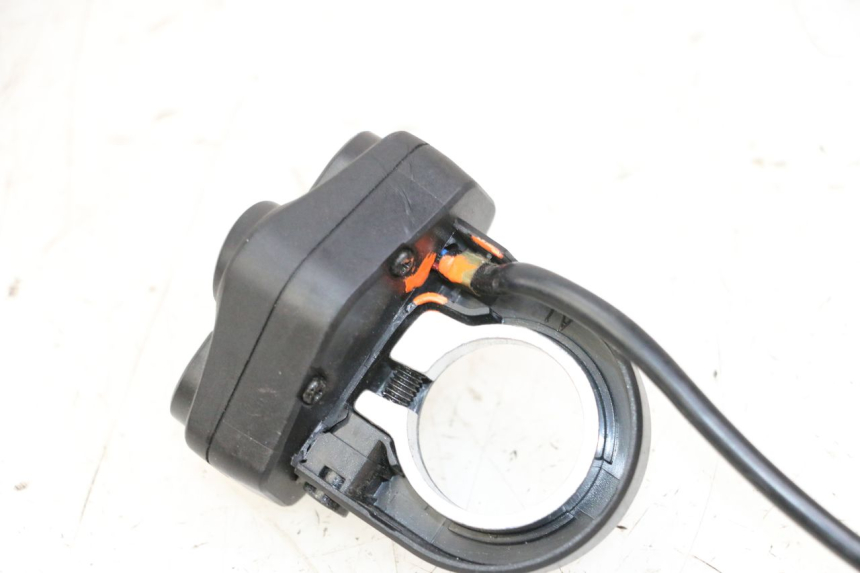 photo de LINKS KOMMUTATOR KUKIRIN G2 MASTER 1 - Zoom auf Gebrauchszustand