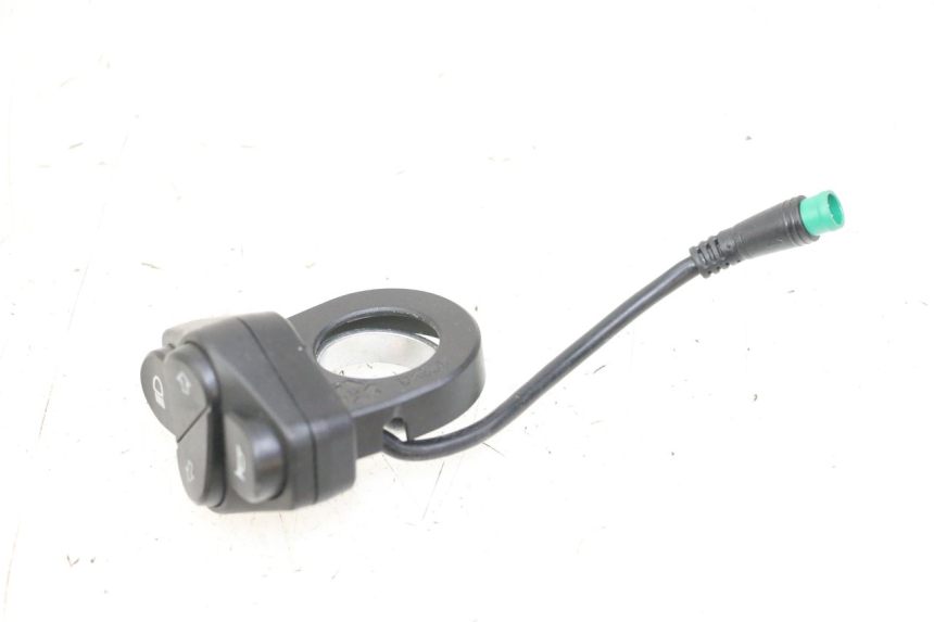 photo de LINKS KOMMUTATOR KUKIRIN G2 MASTER 1 - Details der Befestigungspunkte