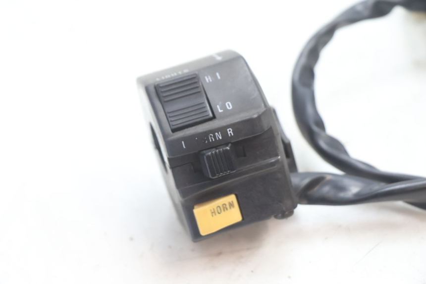 photo de LINKS SCHALTER SUZUKI GSX F GSXF 750 (1988 - 1998) - Detailansicht des Bauteils