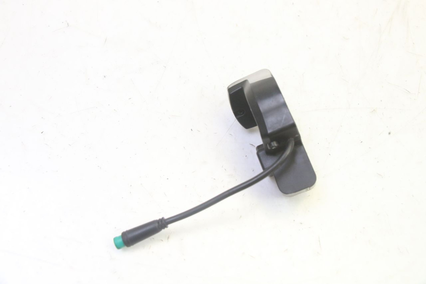 photo de LINKS SCHALTER HITWAY H5 1 - Technische Nahaufnahme