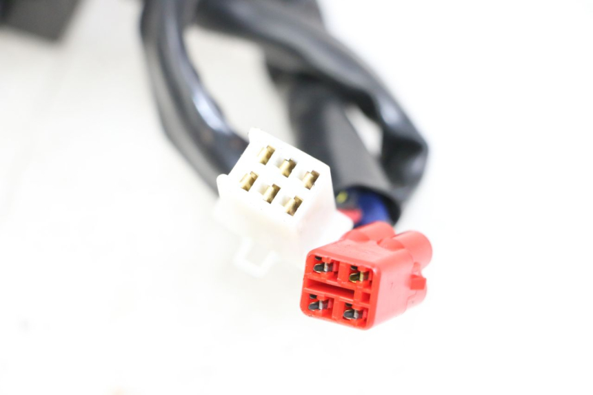 photo de LINKS SCHALTER HUSQVARNA SVARTPILEN 401 (2018 - 2023) - Zoom auf Gebrauchszustand