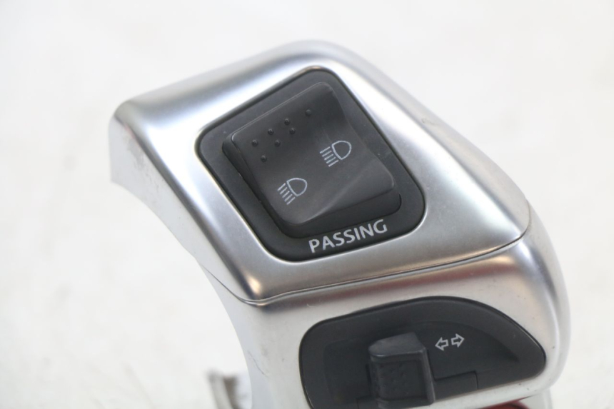 photo de LINKS SCHALTER PIAGGIO MP3 HPE 350 (2018 - 2020) - Zoom auf Gebrauchszustand