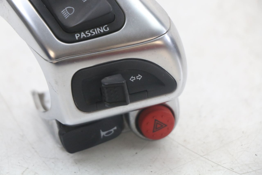 photo de LINKS SCHALTER PIAGGIO MP3 HPE 350 (2018 - 2020) - Alternative Perspektive