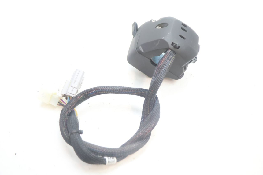 photo de LINKS SCHALTER PIAGGIO MP3 HPE 530 (2022 - 2026) - Oberflächenzustand und Material