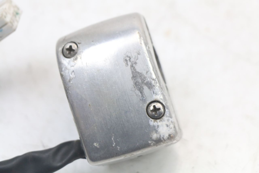 photo de LINKS SCHALTER PIAGGIO BEVERLY 125 (1998 - 2005) - Details der Befestigungspunkte