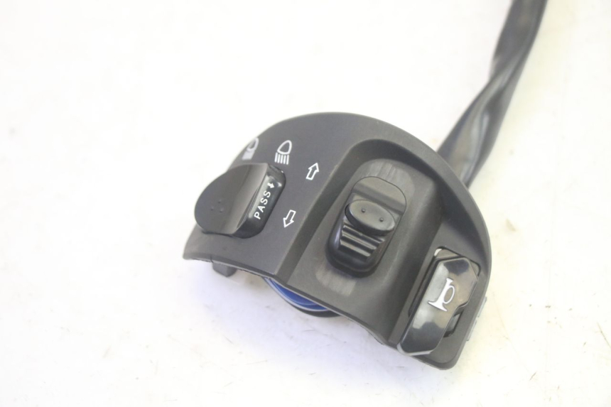 photo de LINKS SCHALTER EFUN PUSA 1 - Zoom auf Gebrauchszustand