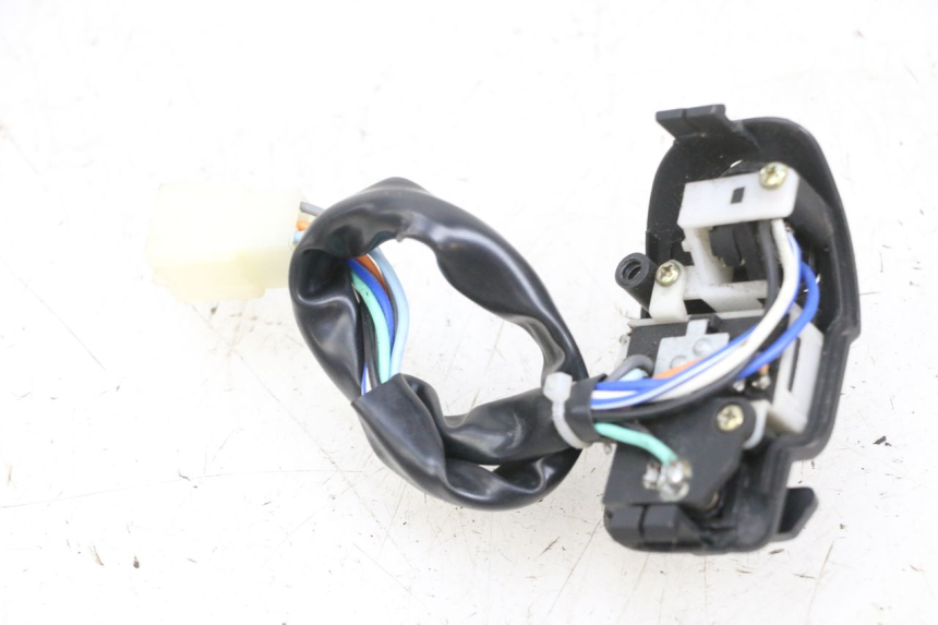 photo de LINKS SCHALTER EFUN PUSA 1 - Technische Nahaufnahme