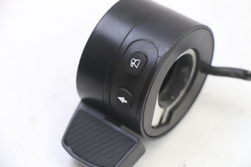 photo de LINKS SCHALTER PUNK ELECTRIC RIDER 1 - Detailansicht des Bauteils