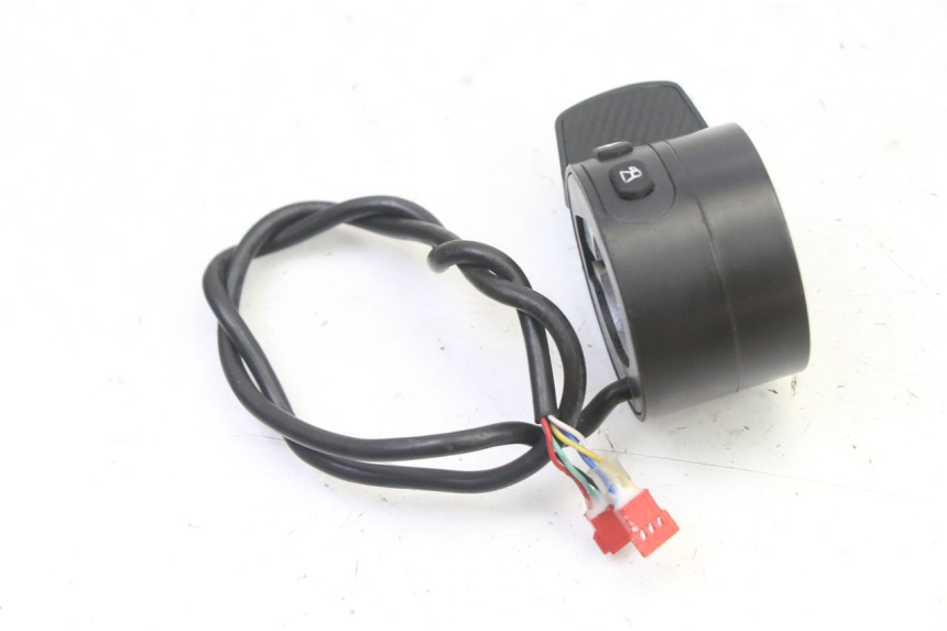 photo de LINKS SCHALTER PUNK ELECTRIC RIDER 1 - Technische Nahaufnahme