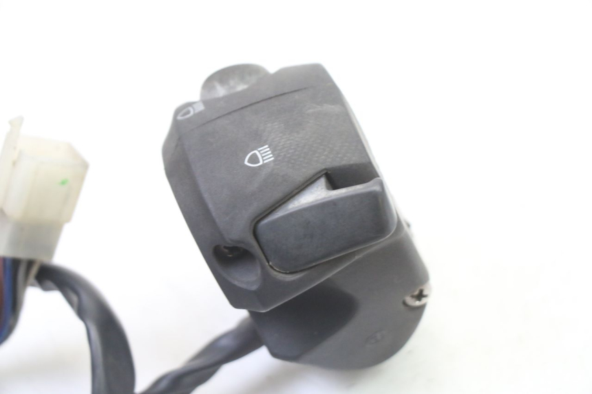 photo de LINKS SCHALTER PEUGEOT SATELIS 250 (2006 - 2012) - Technische Nahaufnahme