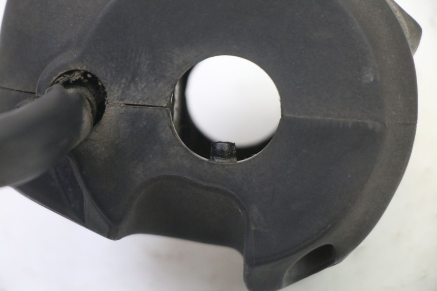 photo de LINKS SCHALTER PEUGEOT SATELIS 250 (2006 - 2012) - Details der Befestigungspunkte