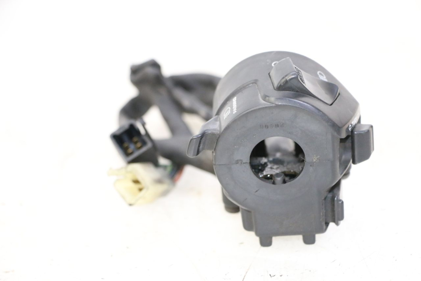 photo de LINKS SCHALTER HONDA ST PAN EUROPEAN 1300 (2002 - 2013) - Details der Befestigungspunkte