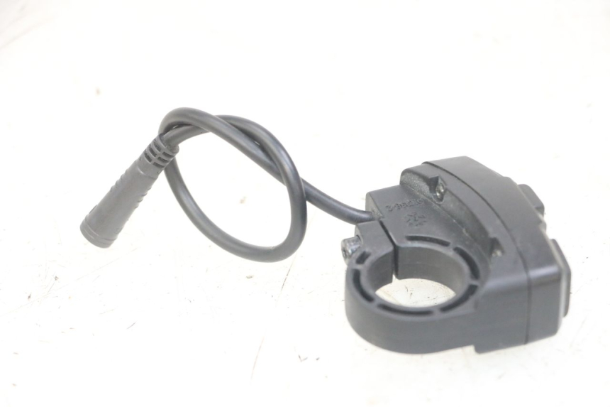 photo de LINKS KOMMUTATOR NAMI STELLAR 1 - Technische Nahaufnahme