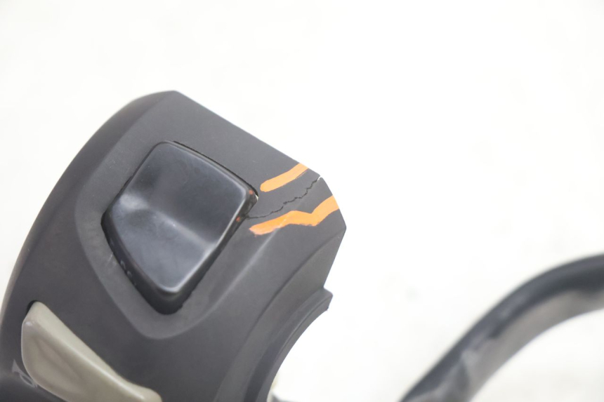 photo de LINKS SCHALTER PEUGEOT STREETZONE NAKED 2T 50 (2014 - 2018) - Zoom auf Gebrauchszustand
