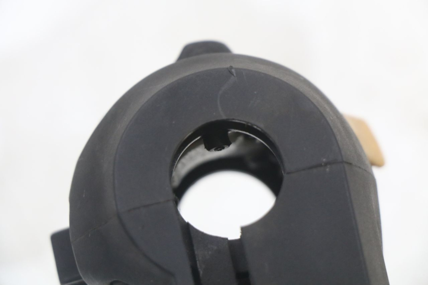 photo de LINKS SCHALTER SUZUKI BURGMAN 125 (2018 - 2021) - Details der Befestigungspunkte