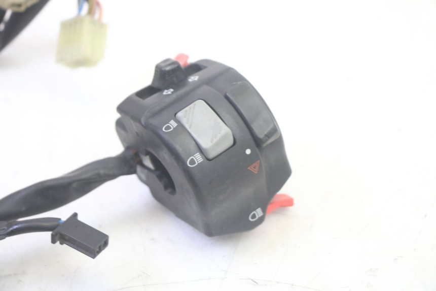 photo de LINKS SCHALTER YAMAHA TDM ABS 900 (2002 - 2014) - Technische Nahaufnahme