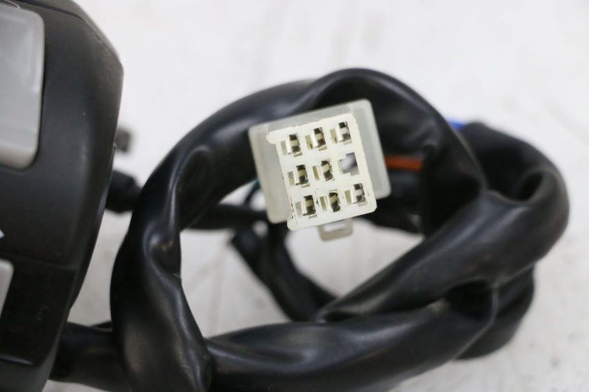 photo de LINKS SCHALTER NECO TEMPO 4T 50 (2022 - 2026) - Oberflächenzustand und Material