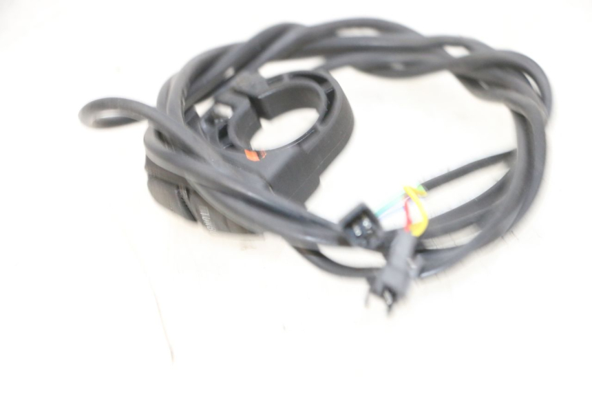 photo de LINKS SCHALTER DUALTRON VICTOR LIMITED 1 - Alternative Perspektive