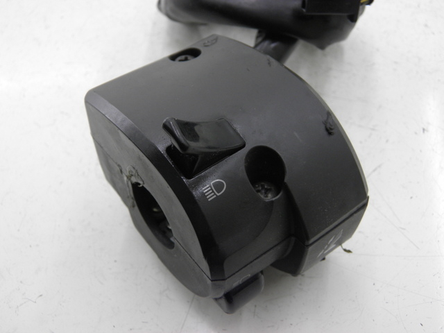 photo de LINKS SCHALTER YAMAHA FJR 1300 (2004 - 2005) - Details der Befestigungspunkte