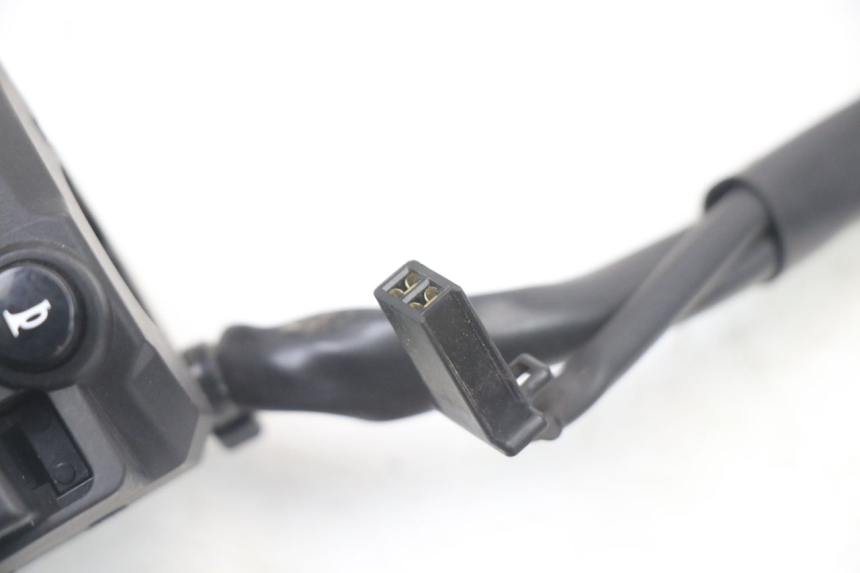 photo de LINKS SCHALTER YAMAHA TRACER 7 700 (2020 - 2024) - Details der Befestigungspunkte