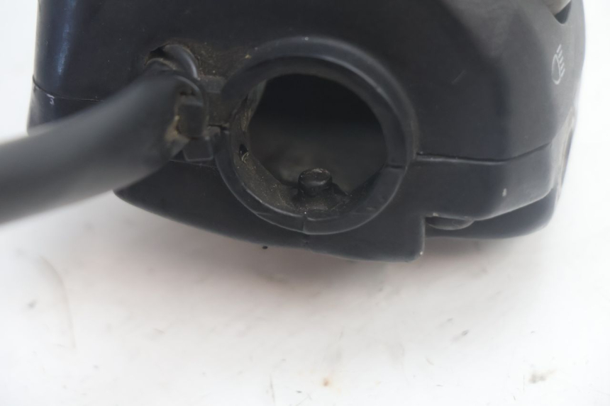 photo de LINKS SCHALTER YAMAHA YP MAJESTY 125 (2007 - 2010) - Details der Befestigungspunkte