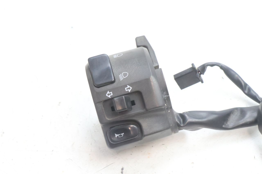 photo de LINKS SCHALTER KAWASAKI ZZR 600 (1995 - 2004) - Detailansicht des Bauteils