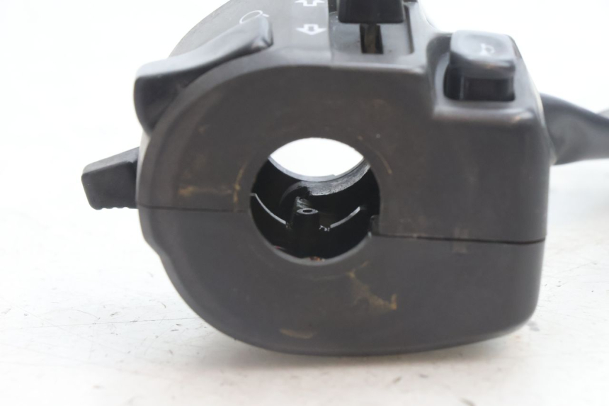 photo de LINKS SCHALTER KAWASAKI ZZR 600 (1995 - 2004) - Details der Befestigungspunkte