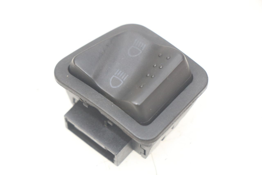 photo de LICHTSCHALTER PIAGGIO LIBERTY 4T 50 (2004 - 2008) - Hauptansicht