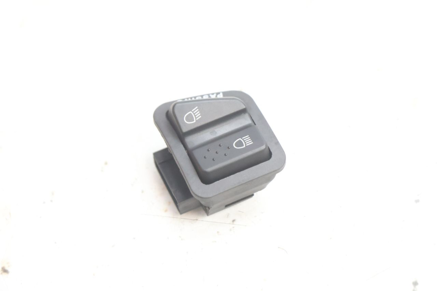 photo de LICHTSCHALTER PIAGGIO X9 EVOLUTION 125 (2003 - 2007) - Detailansicht des Bauteils