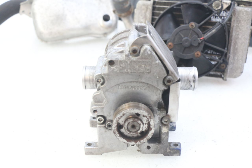 photo de COMPRESSOR PEUGEOT SATELIS COMPRESSOR K15 125 (2006 - 2009) - Fokus auf die Struktur