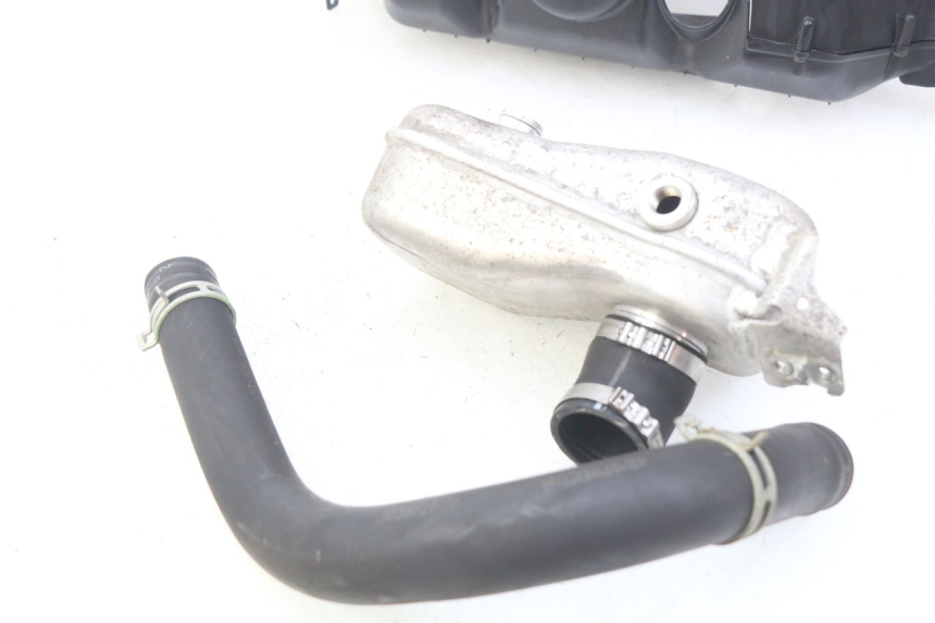 photo de COMPRESSOR PEUGEOT SATELIS COMPRESSOR K15 125 (2006 - 2009) - Details der Befestigungspunkte