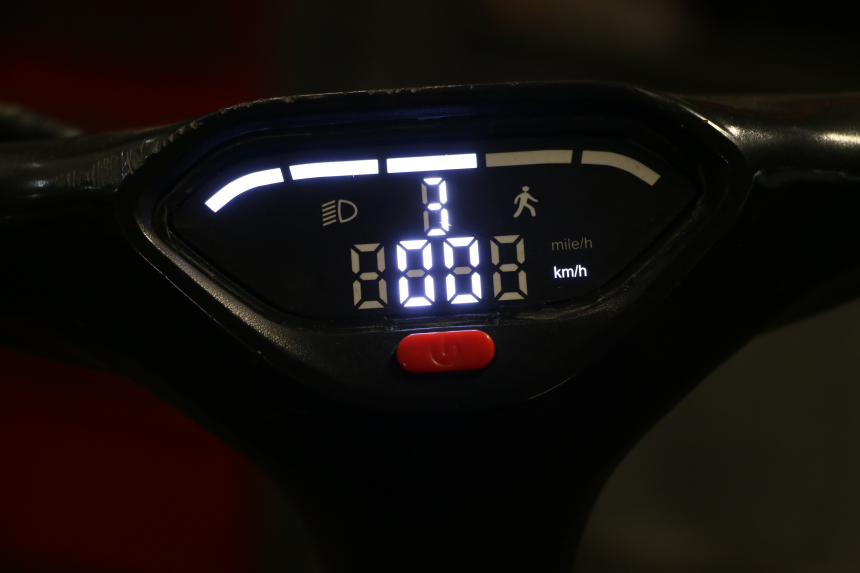 photo de TACHO URBANGLIDE 100XS 1 - Zoom auf Gebrauchszustand