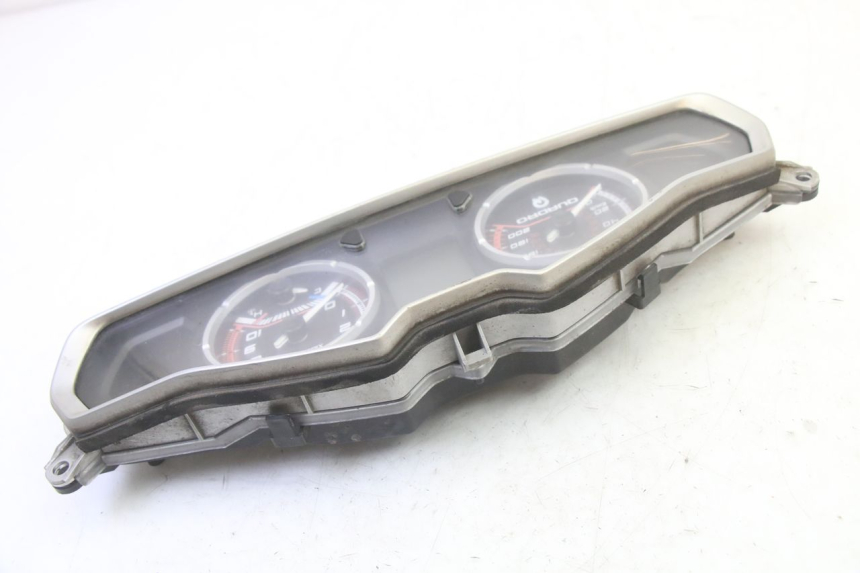 photo de TACHOMETER  QUADRO 4 4D 350 (2015 - 2018) - Oberflächenzustand und Material
