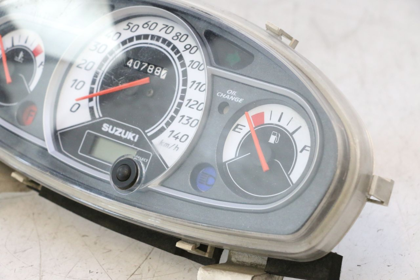 photo de TACHOMETER SUZUKI BURGMAN 125 (2007 - 2014) - Details der Befestigungspunkte