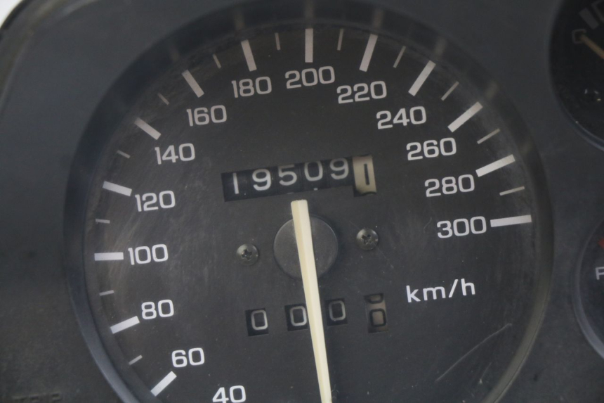 photo de TACHOMETER HONDA CBR F SC25 1000 (1989 - 1992) - Zoom auf Komponenten