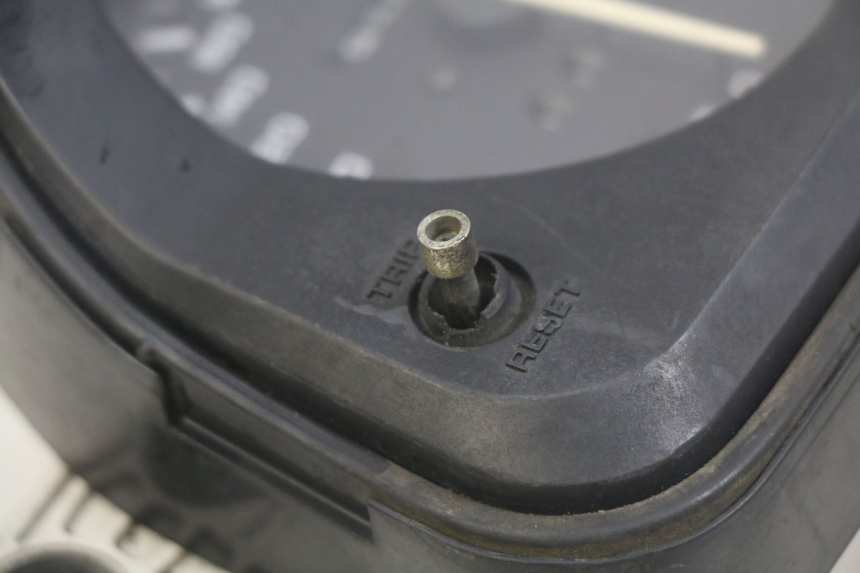 photo de TACHOMETER HONDA CBR F SC25 1000 (1989 - 1992) - Zoom auf Gebrauchszustand