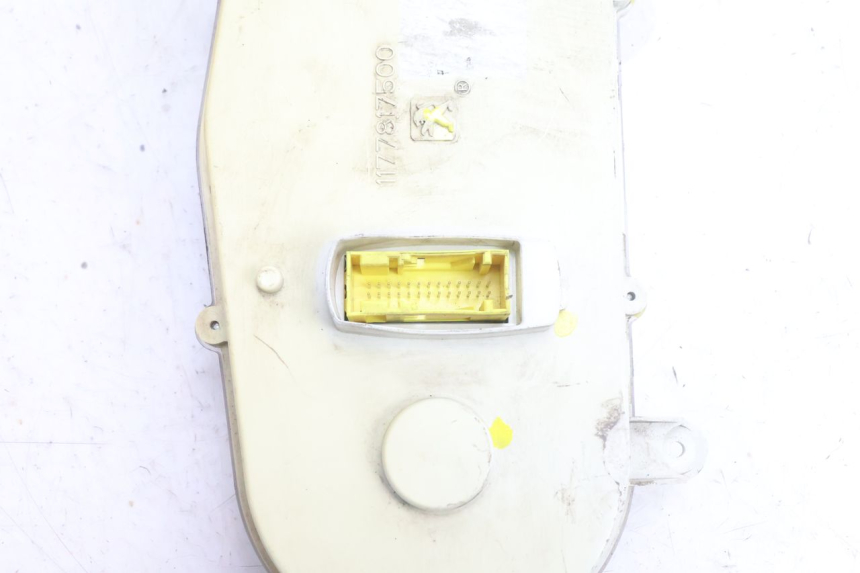 photo de TACHOMETER PEUGEOT CITYSTAR 125 (2011 - 2017) - Details der Befestigungspunkte