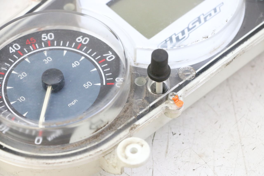 photo de TACHOMETER PEUGEOT CITYSTAR 50 (2013 - 2017) - Details der Befestigungspunkte