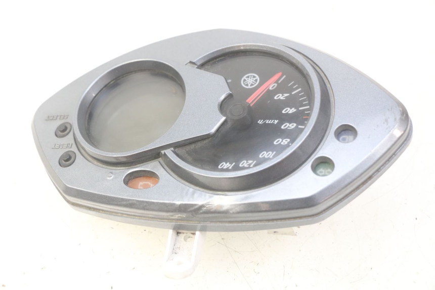 photo de TACHOMETER  YAMAHA CYGNUS X INJECTION 125 (2007 - 2013) - Details der Befestigungspunkte