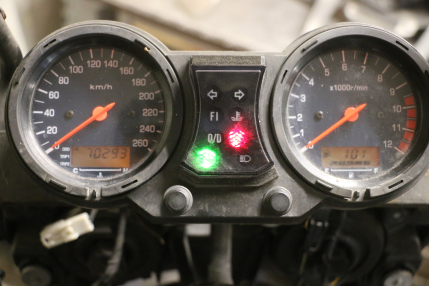 photo de TACHOMETER  SUZUKI DL V STROM 1000 (2002 - 2007) - Technische Nahaufnahme