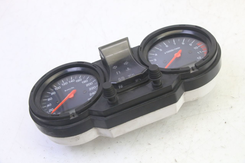 photo de TACHOMETER  SUZUKI DL V STROM 1000 (2002 - 2007) - Details der Befestigungspunkte
